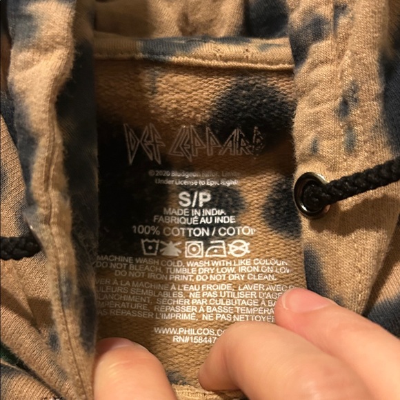 Def Leppard Tan and Black Graphic Hoodie - Picture 3 of 4